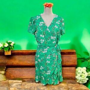 AUW Green Floral Short Sleeve Wrap Dress Womens
Size Large